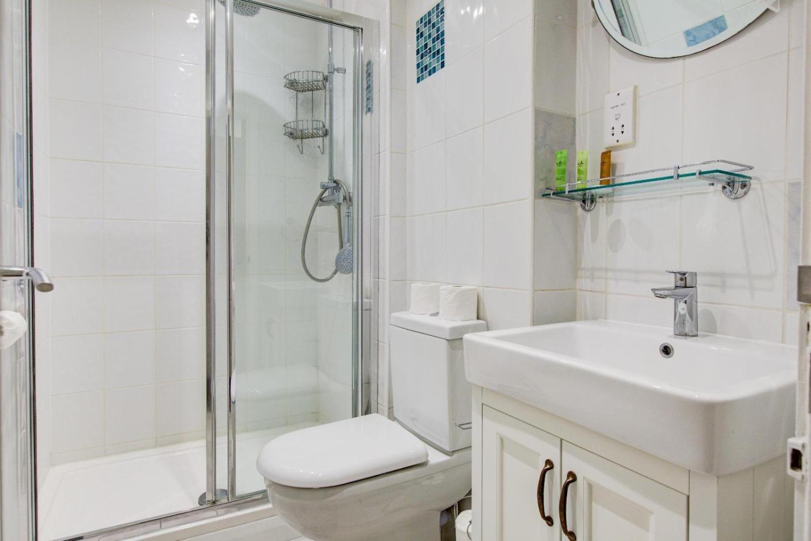 1 Bedroom Flat In Apartment